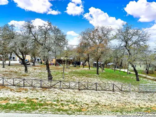 220 Lost Trail, La Vernia, TX 78121