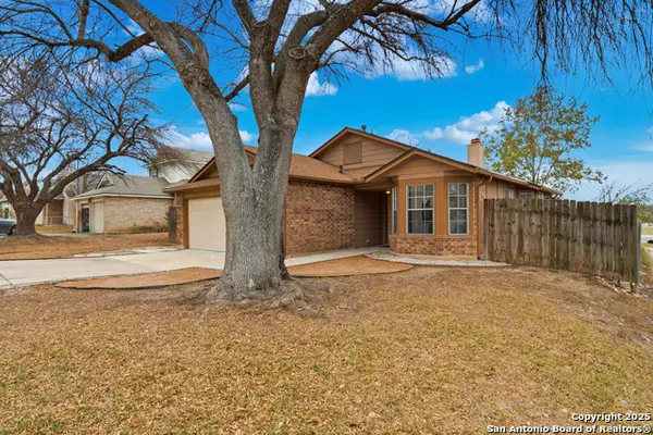 905 Meadow Br, Converse, TX 78109