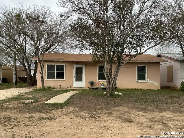 206 W 2nd, Nixon, TX 78140