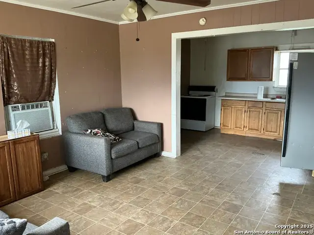 206 W 2nd, Nixon, TX 78140 - Image #2