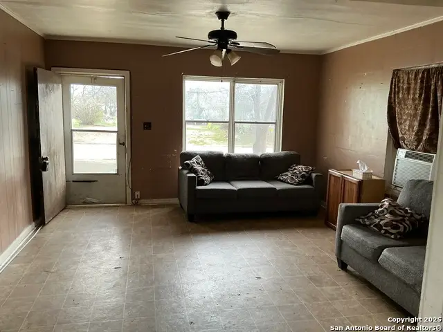 206 W 2nd, Nixon, TX 78140 - Image #3