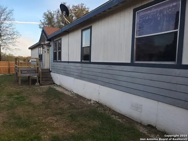 754 Kayroe Rd, Adkins, TX 78101