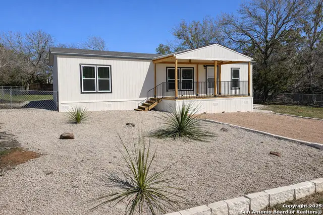 563 Oak Trail, Canyon Lake, TX 78133 - Image #2