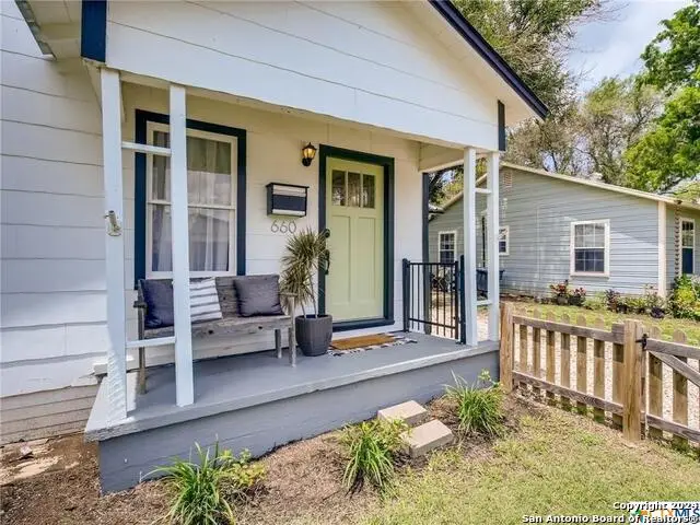 660 S Guenther Ave, New Braunfels, TX 78130 - Image #2