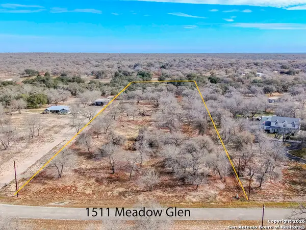 1511 Meadow Glen, Adkins, TX 78101