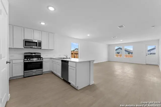 120 Autumn Trail, Floresville, TX 78114 - Image #2