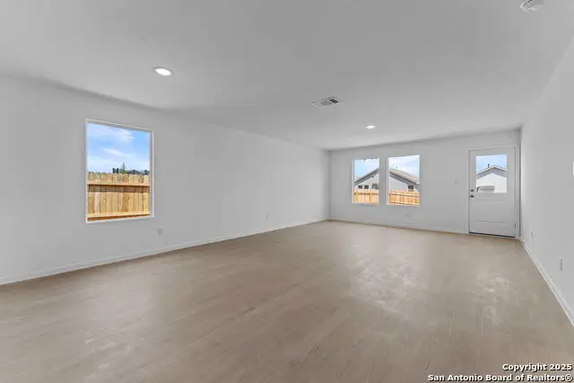 120 Autumn Trail, Floresville, TX 78114 - Image #3