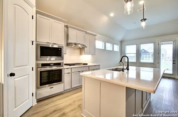 12197 Heartvine Parkway, Schertz, TX 78154