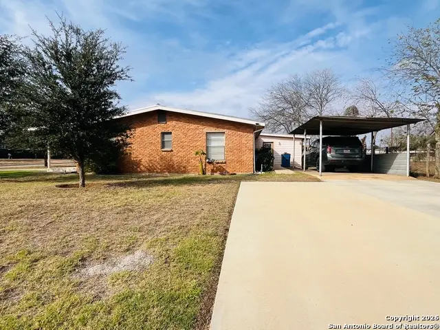200 W Frio St, Dilley, TX 78017 - Image #3