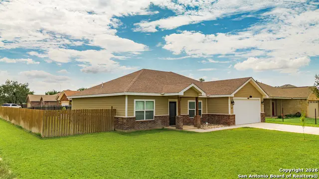 68 Sunday Ct, Uvalde, TX 78801 - Image #2