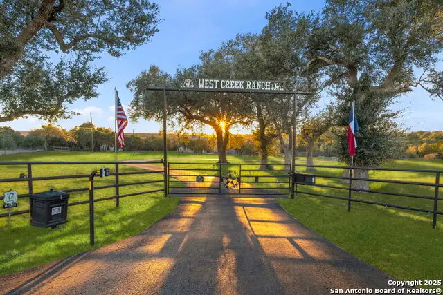 1041 Homestead Ridge, New Braunfels, TX 78132 - Image #2