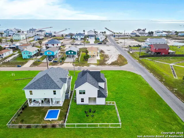 1529 S Live Oak St, Rockport, TX 78382 - Image #3