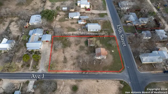 910 15th St, Hondo, TX 78861 - Image #1