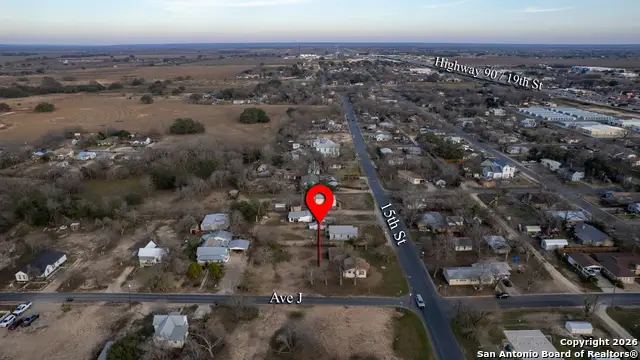 910 15th St, Hondo, TX 78861 - Image #3