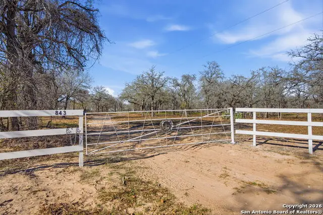 843 County Road 331, Floresville, TX 78114 - Image #2