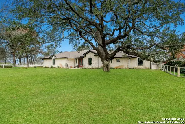 329 Cimarron, Floresville, TX 78114 - Image #2
