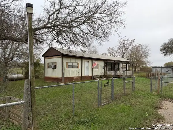 976 County Road 361, La Vernia, TX 78121