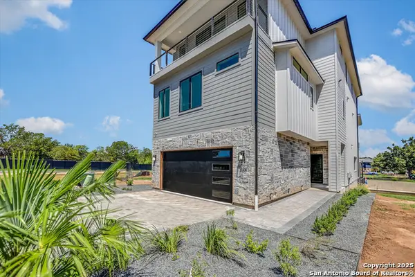 420 Lake, Kingsland, TX 78639