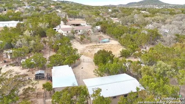 946 Frontier Ln, Bandera, TX 78003 - Image #2