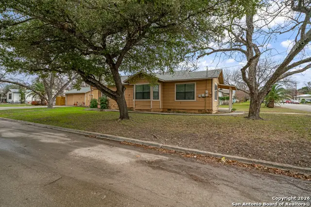 215 S Hackberry Ave, New Braunfels, TX 78130 - Image #1