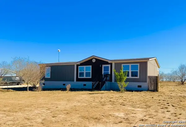 1009 County Road 773, Devine, TX 78016