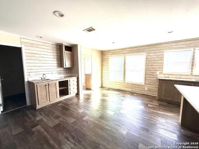 1009 County Road 773, Devine, TX 78016 - Image #3