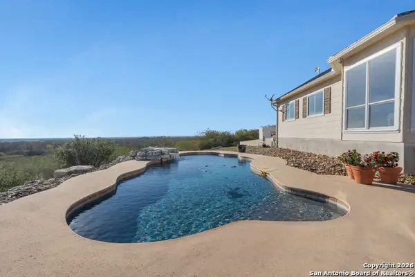 3239 County Road 467, Devine, TX 78016