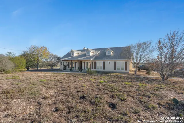 3239 County Road 467, Devine, TX 78016 - Image #2