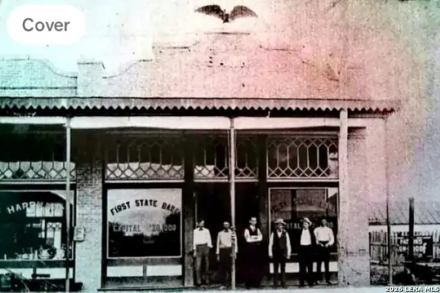 412 N Center St, Sabinal, TX 78881 - #2