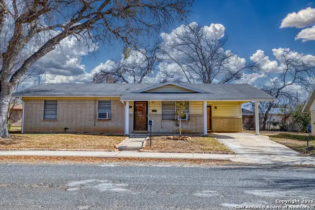 818 John F. Kennedy Dr., Crystal City, TX 78839 - Image #1