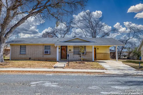 818 John F. Kennedy Dr., Crystal City, TX 78839