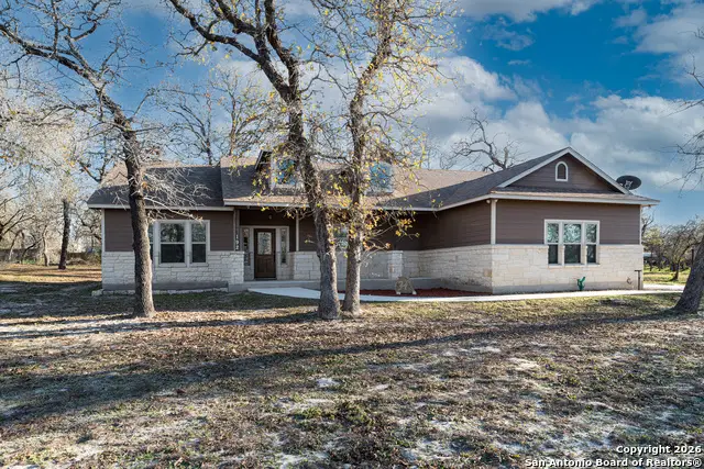 192 Great Oaks Blvd, La Vernia, TX 78121 - Image #2