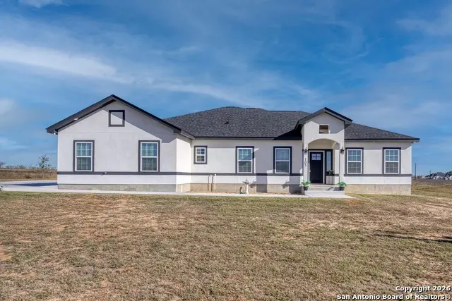 105 Hidden Cove, Floresville, TX 78114 - Image #1