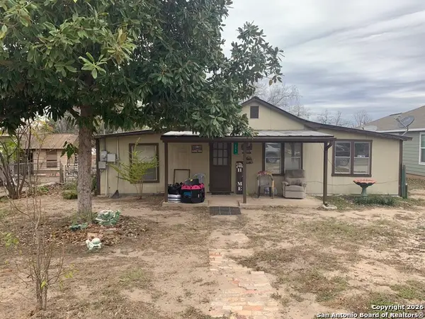 504 6 Th Street, Natalia, TX 78059