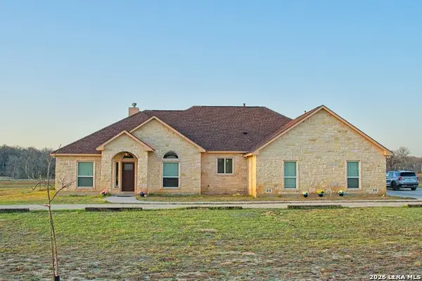509 Lake Valley Dr., La Vernia, TX 78121
