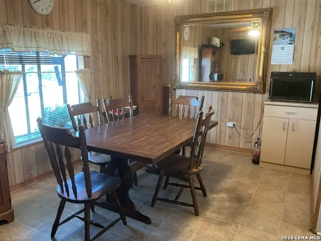 110 Renfro, Devine, TX 78016 - Image #2