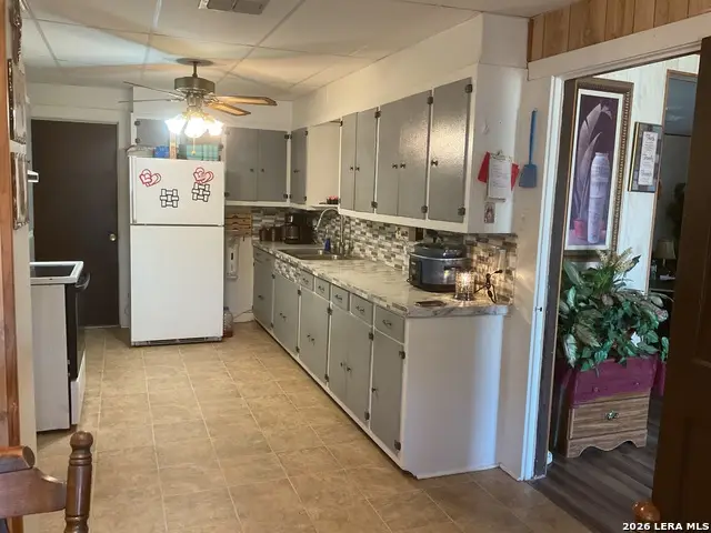 110 Renfro, Devine, TX 78016 - Image #3