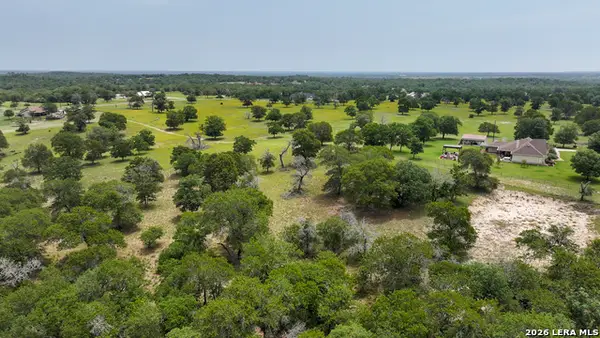 222 Flash Circle, Luling, TX 78648