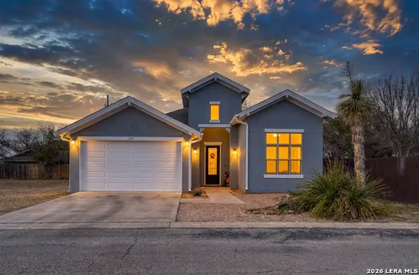 137 Sutton Pl, Uvalde, TX 78801