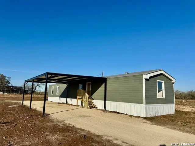 2811 County Road 467, Devine, TX 78016 - Image #1