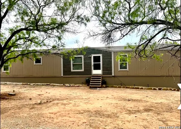 138 Cr 2666, Moore, TX 78015