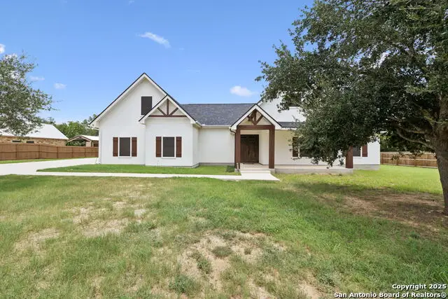 177 E Short Meadow Dr, Lytle, TX 78052 - Image #3