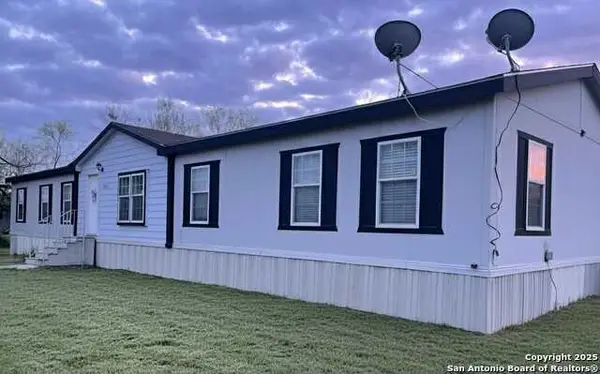 202 10th, Christine, TX 78012