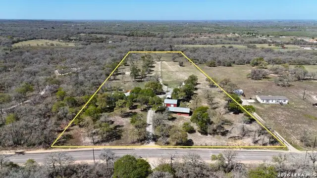 470 Lyon, Seguin, TX 78155 - #1