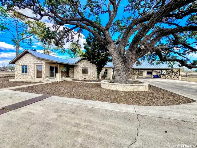 2828 2nd St, Pleasanton, TX 78064 - #2