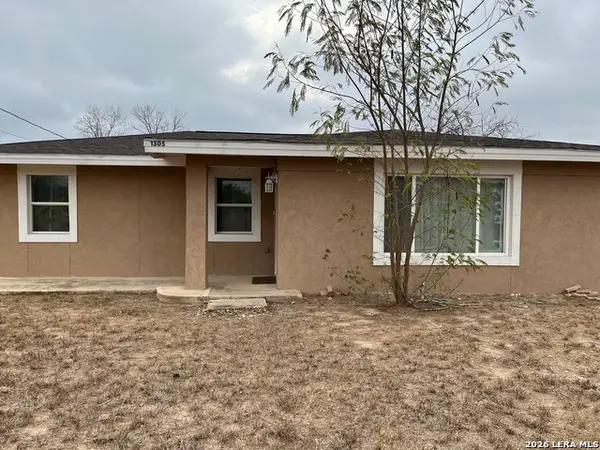 1305 N 1st, Carrizo Springs, TX 78834