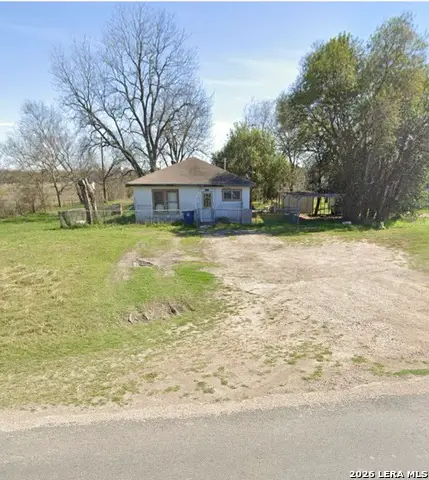 15802 S Front St, Lacoste, TX 78039 - Image #2