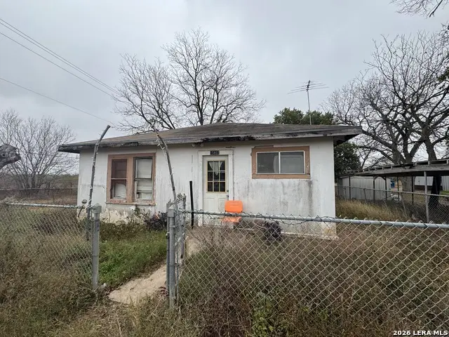 15802 S Front St, Lacoste, TX 78039 - Image #3