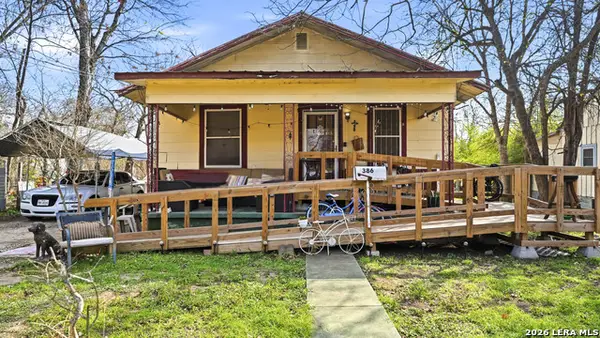 386 E Nacogdoches, New Braunfels, TX 78130