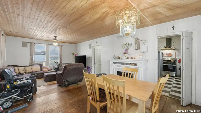 386 E Nacogdoches, New Braunfels, TX 78130 - Image #3